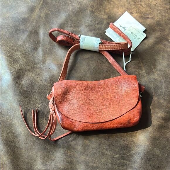 FREE PEOPLE- WE THE FREE RIDER CROSSBODY Red - Picture 2 of 7